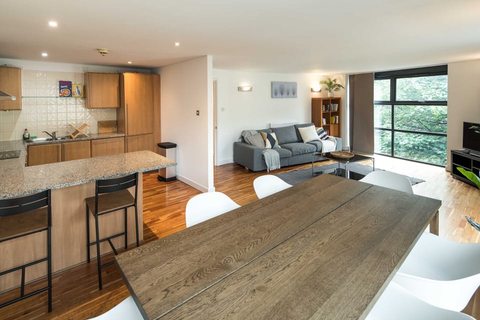 Apartment (2 Bedrooms) | Dining room