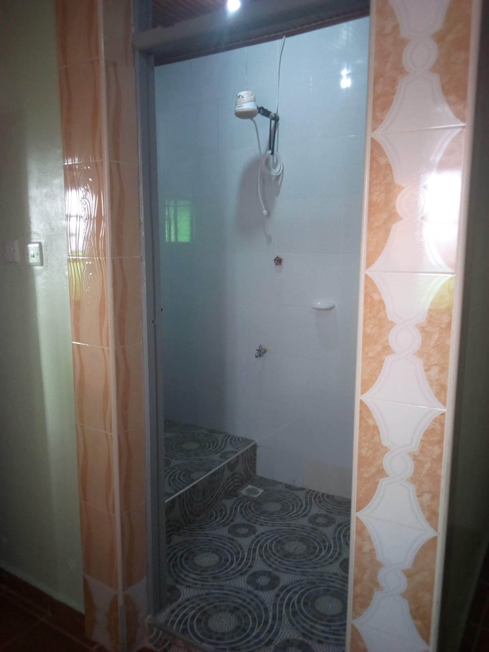 Single Room | Bathroom | Shower, rainfall showerhead, towels, soap