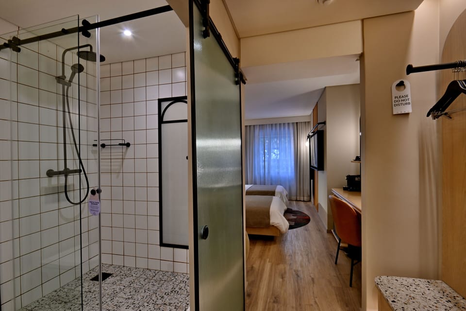 Separate tub and shower, deep soaking tub, free toiletries, hair dryer
