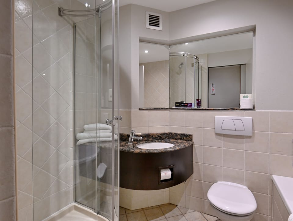 Separate tub and shower, free toiletries, hair dryer, towels
