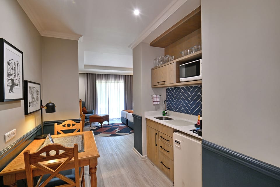 Fridge, microwave, espresso maker, coffee/tea maker