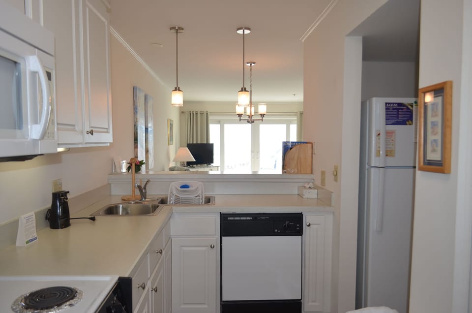 Fully Equipped Kitchen with a Coffee Maker & Toaster Provided