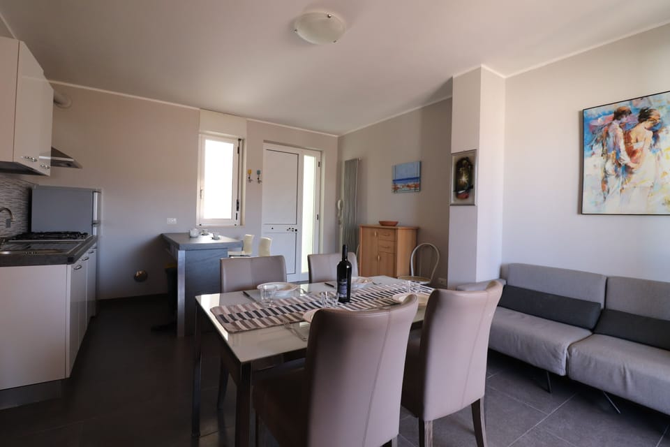 House, 2 Bedrooms, Balcony, City View | Living room