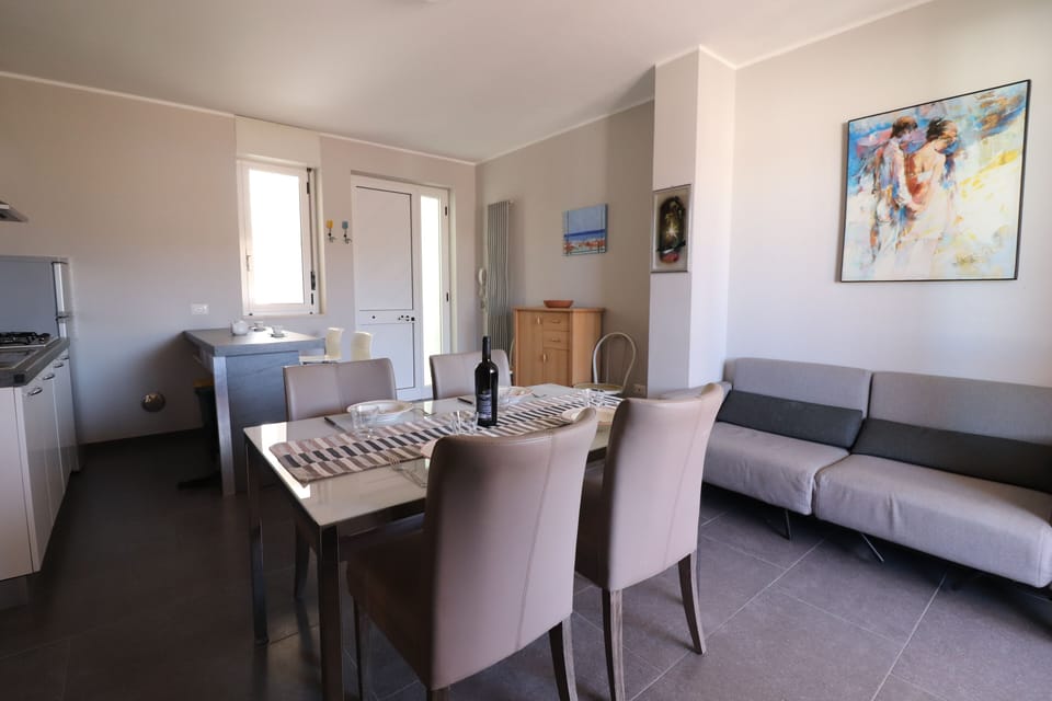 House, 2 Bedrooms, Balcony, City View | Living room
