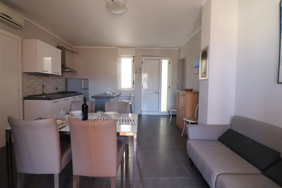 House, 2 Bedrooms, Balcony, City View | Living room