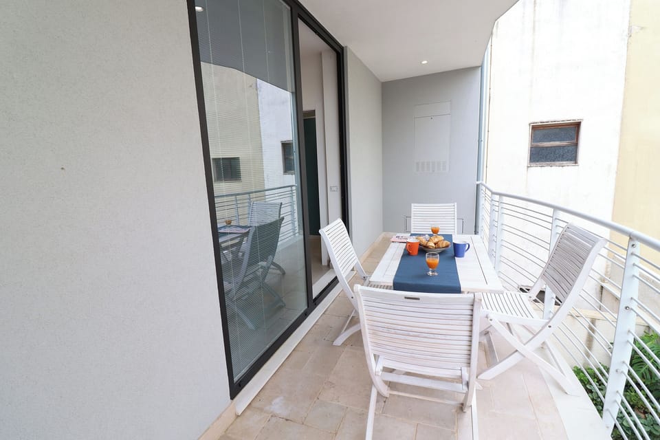 House, 2 Bedrooms, Balcony, City View | Outdoor dining