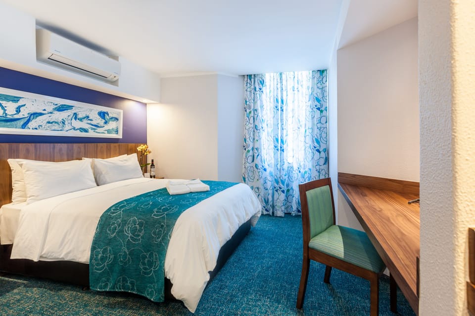 In-room safe, desk, soundproofing, WiFi (free)