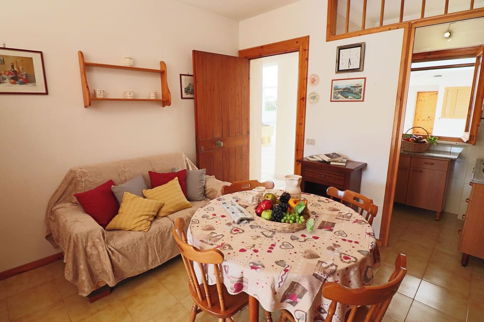 House, 2 Bedrooms, Garden View | Living area