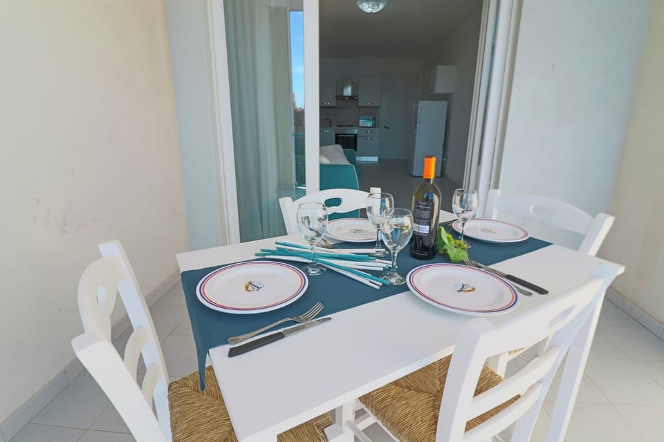 Apartment, 1 Bedroom, Balcony, City View | Dining