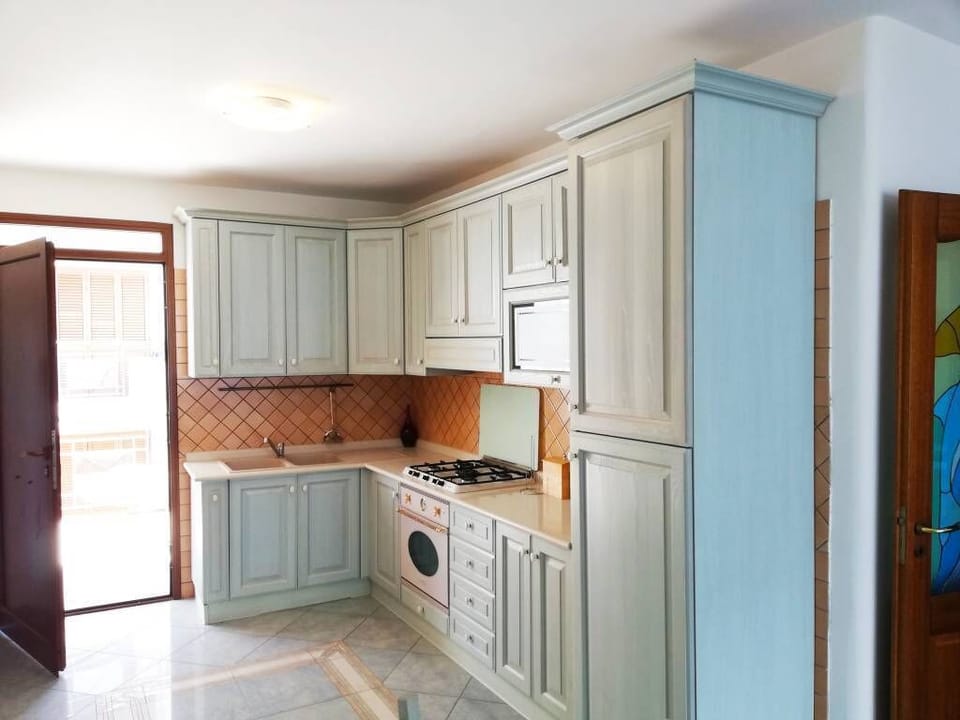 House, 2 Bedrooms, Balcony, City View | Private kitchen | Fridge, cookware/dishes/utensils