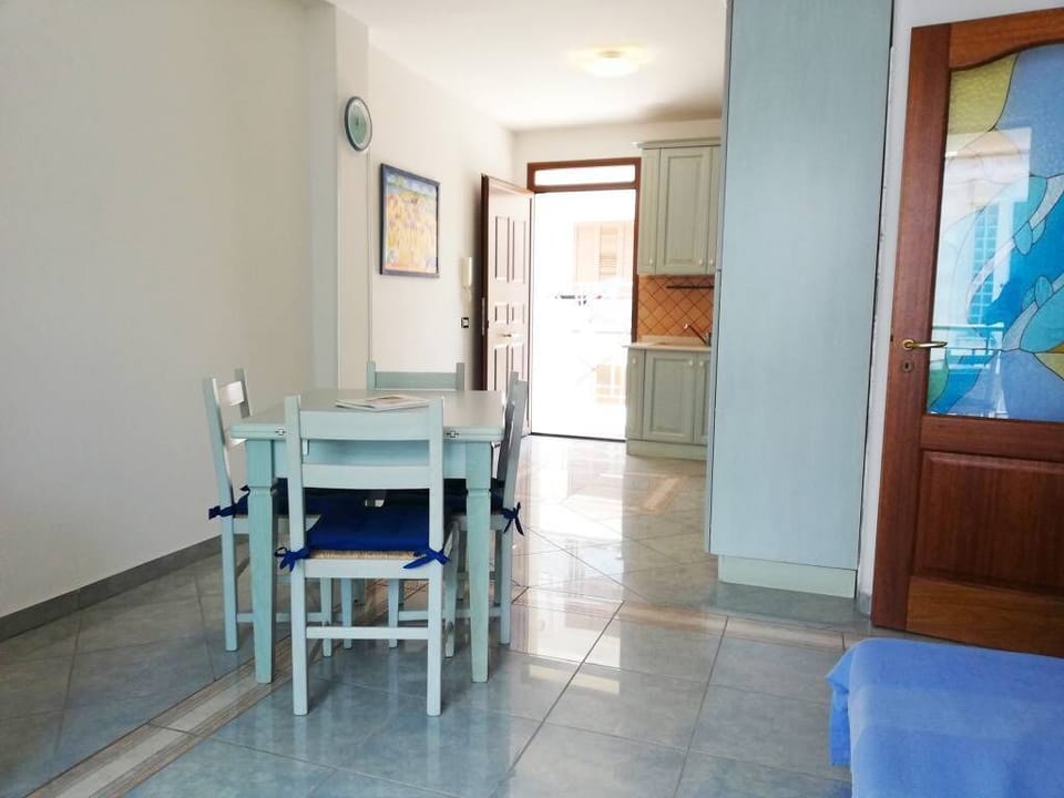 House, 2 Bedrooms, Balcony, City View | Dining