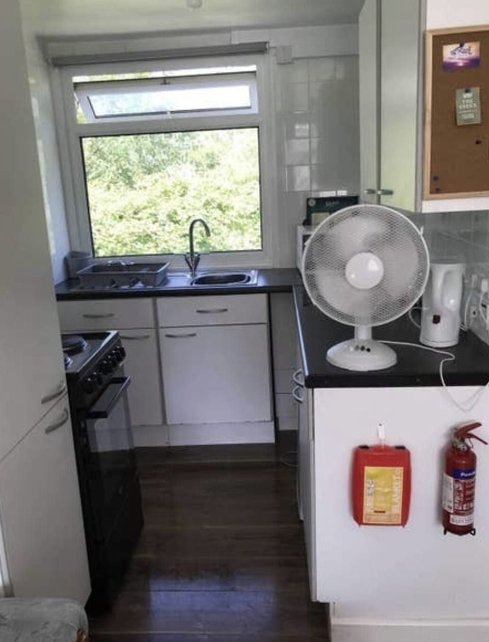 Chalet | Private kitchen | Fridge, microwave, oven, stovetop