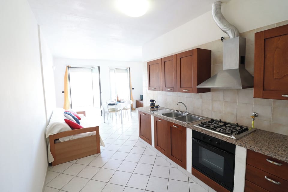 House, 1 Bedroom, Balcony, City View | Dining
