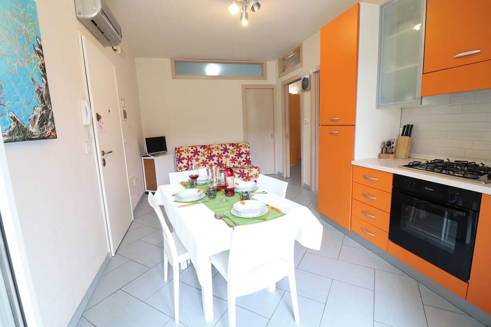 House, 2 Bedrooms, Balcony, City View | Dining