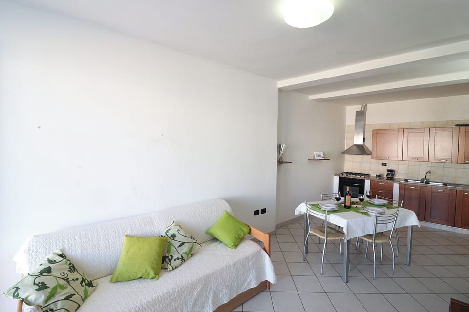 House, 2 Bedrooms, Balcony, City View | Dining
