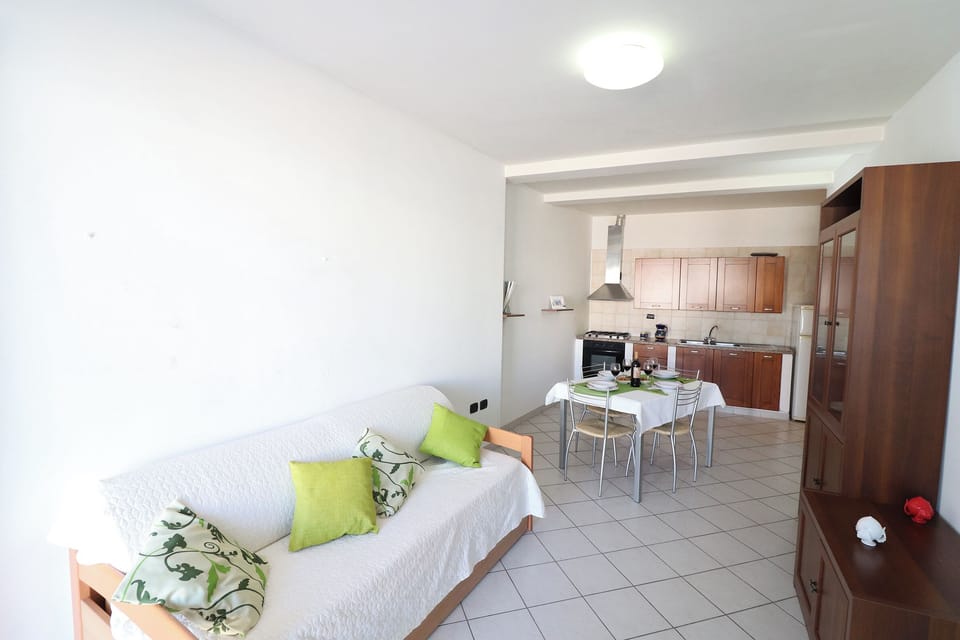 House, 2 Bedrooms, Balcony, City View | Dining