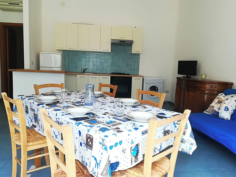House, 2 Bedrooms, Balcony, City View | Dining