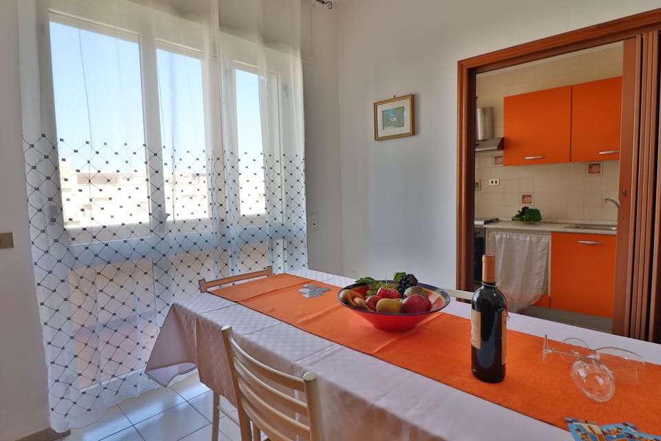 House, 2 Bedrooms, Balcony, City View | Dining
