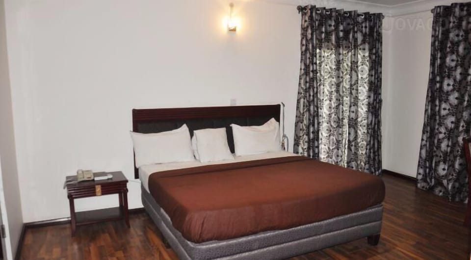 Deluxe Room | Individually decorated, individually furnished, desk, laptop workspace