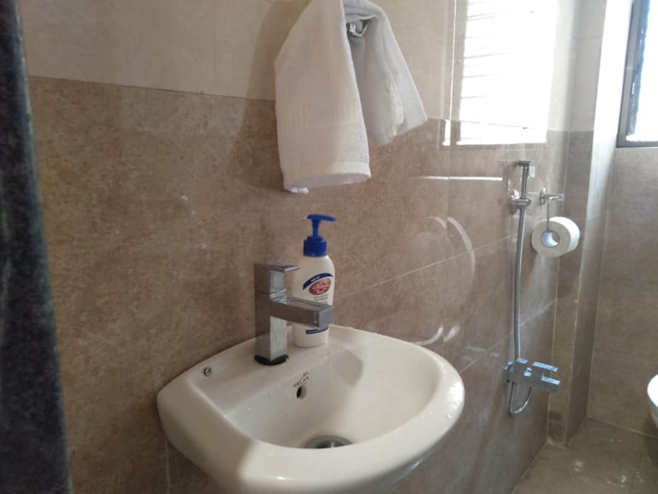 Deluxe Room | Bathroom sink