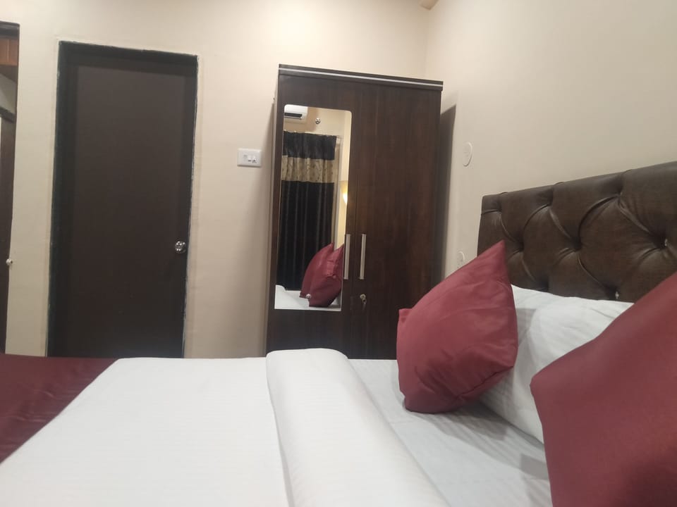 Deluxe Room | Desk, soundproofing, rollaway beds, free WiFi