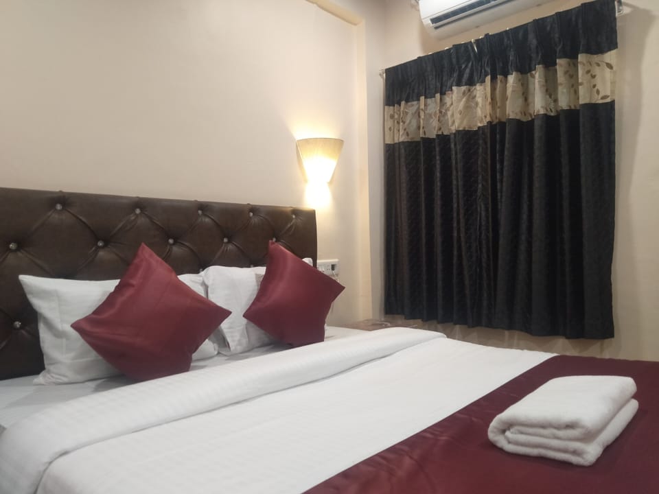 Deluxe Room | Desk, soundproofing, rollaway beds, free WiFi