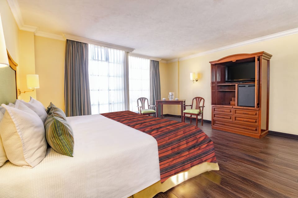 Junior Suite | In-room safe, desk, iron/ironing board, free cribs/infant beds