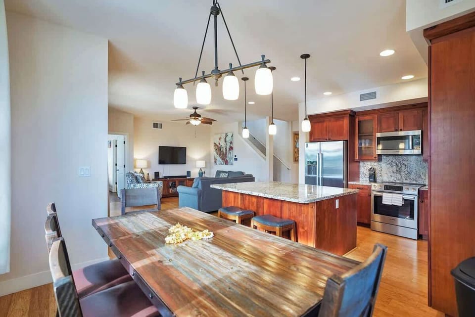 Spacious Dining area with Bar seating and kitchen island