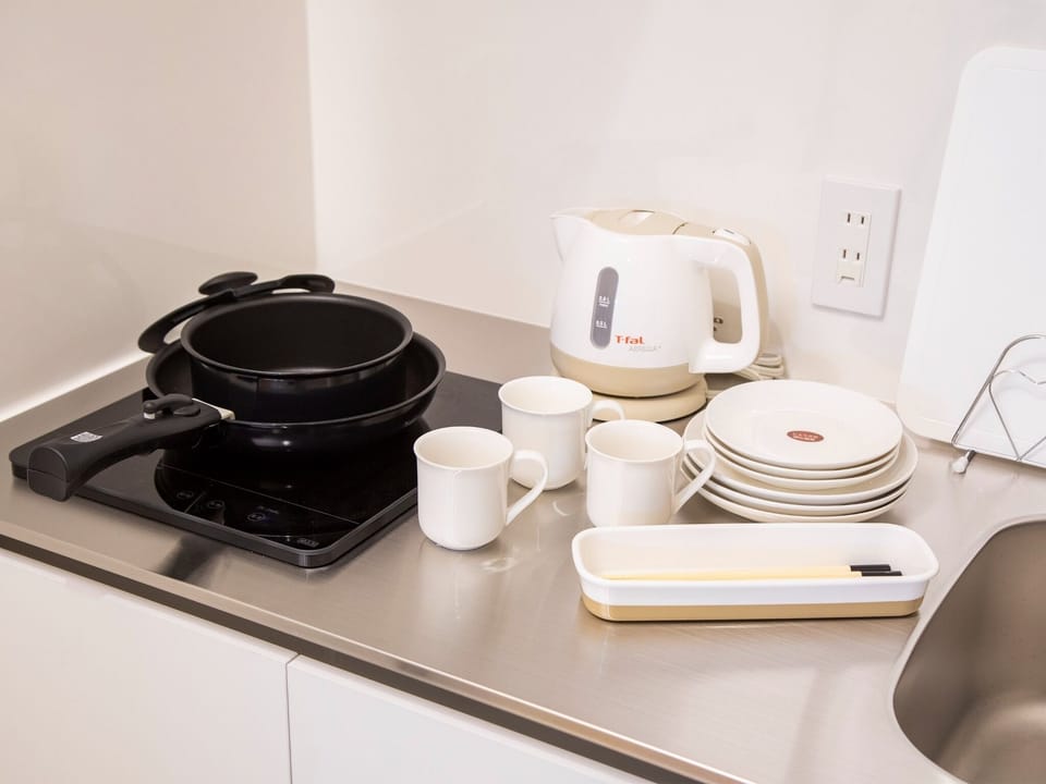 ・ Equipped with cooking utensils and tableware. Have a little food in your room ◎