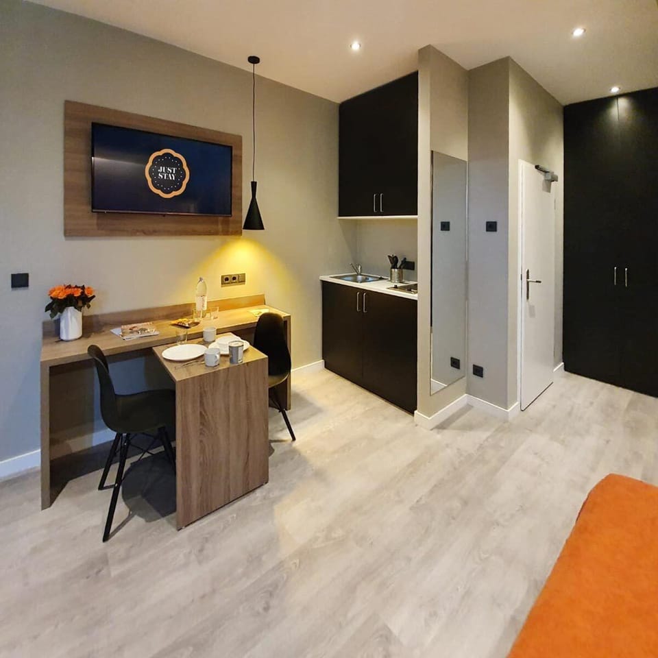Large Studio | Private kitchenette | Electric kettle