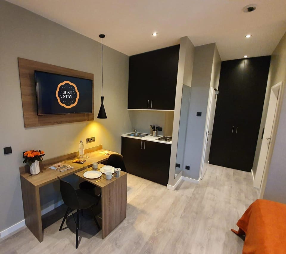 Classic Studio | Living area | 43-inch Smart TV with satellite channels, TV, Netflix