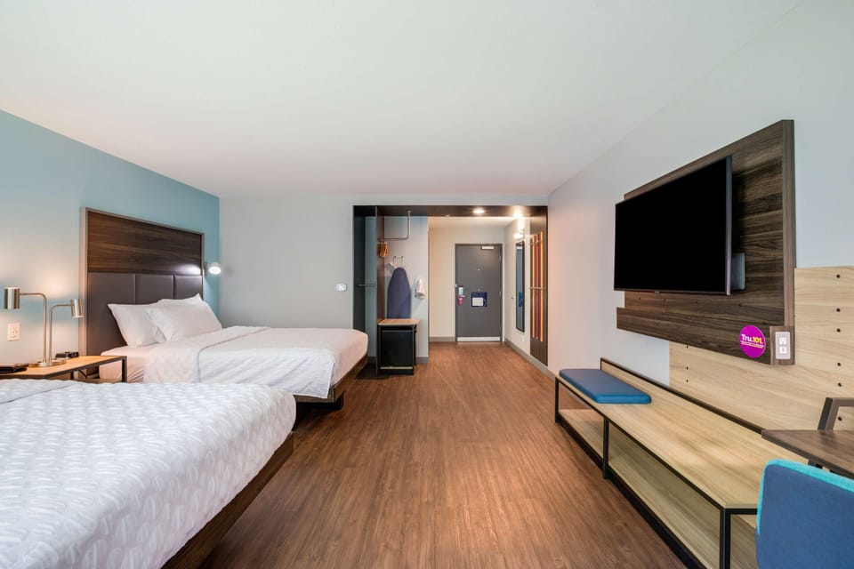 Room, 2 Queen Beds, Accessible, Bathtub | Hypo-allergenic bedding, desk, iron/ironing board, free WiFi