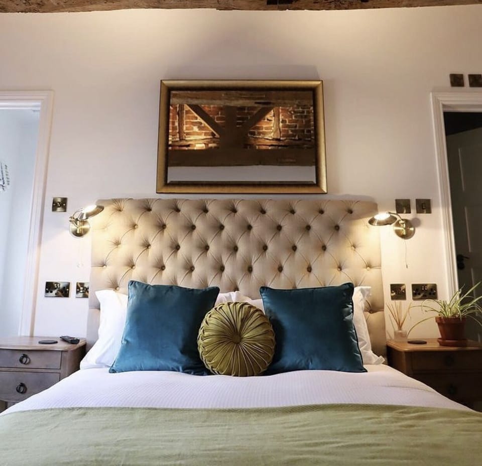 Deluxe Double Room | Premium bedding, pillowtop beds, in-room safe, individually decorated