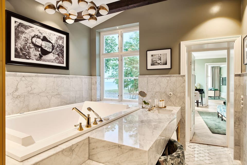 Alma Suite | Bathroom | Shower, hair dryer, towels, soap