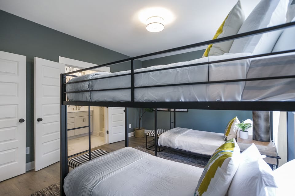 Bedroom 3 - 2 Bunk Twin Bed ( Sleeps 4 )