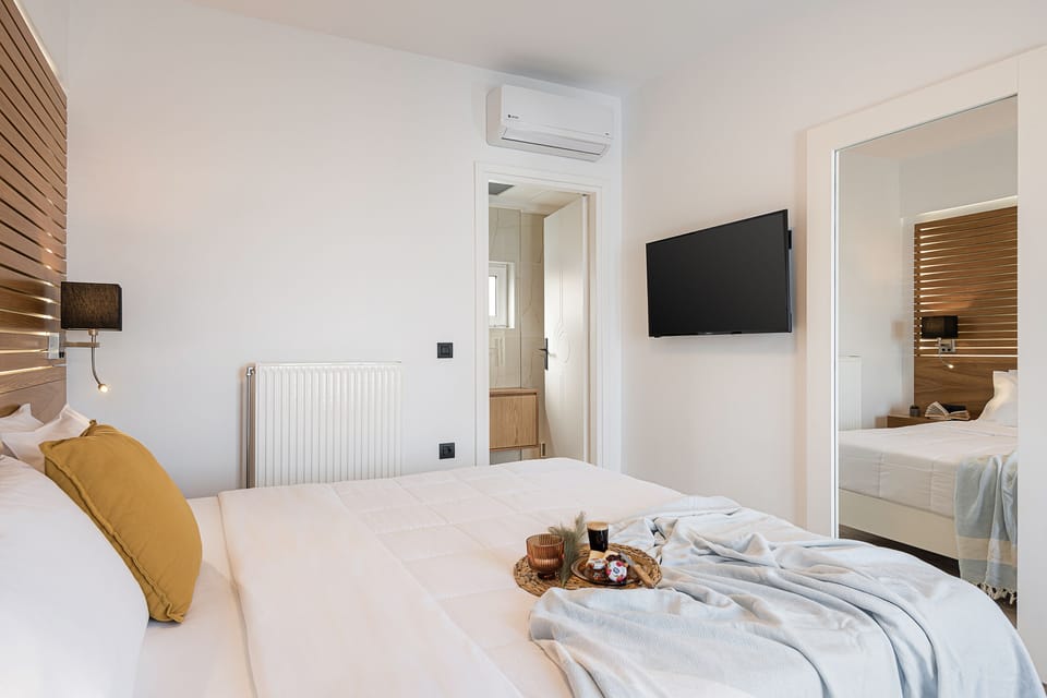 Apartment, 2 Bedrooms, Sea View | 2 bedrooms, premium bedding, in-room safe, desk