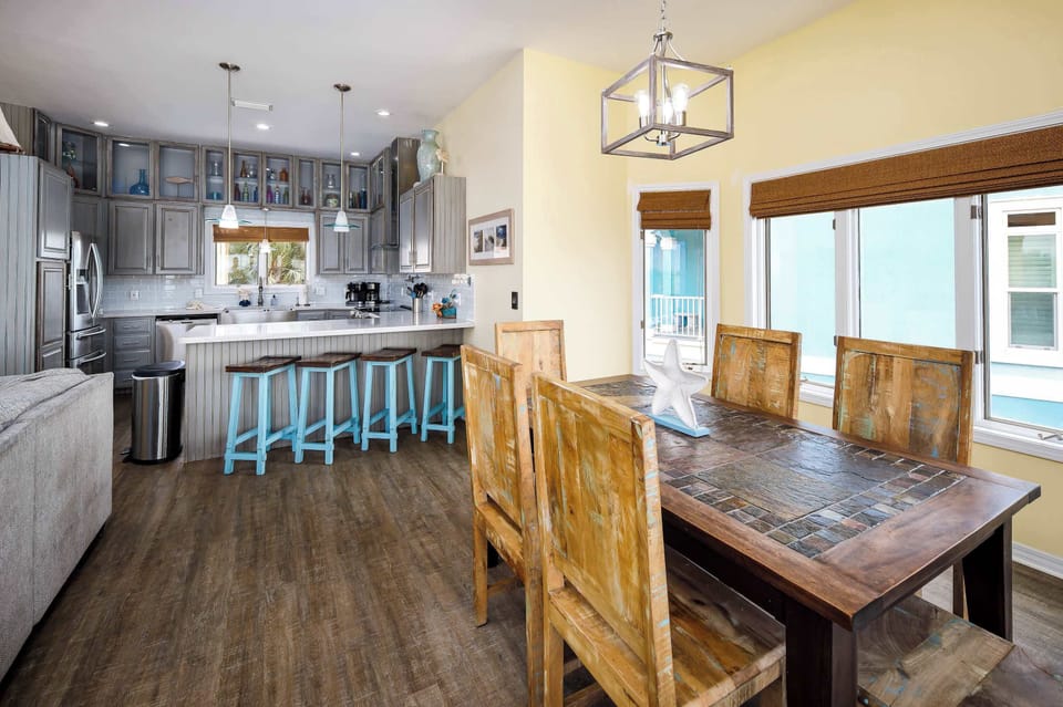 Kitchen/Dining area