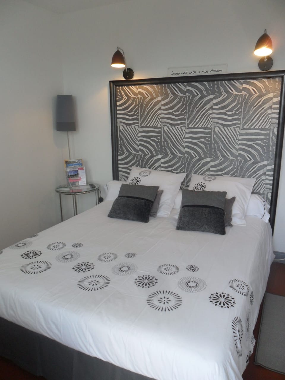 Standard Room | Bathroom | Shower, hair dryer, towels, soap