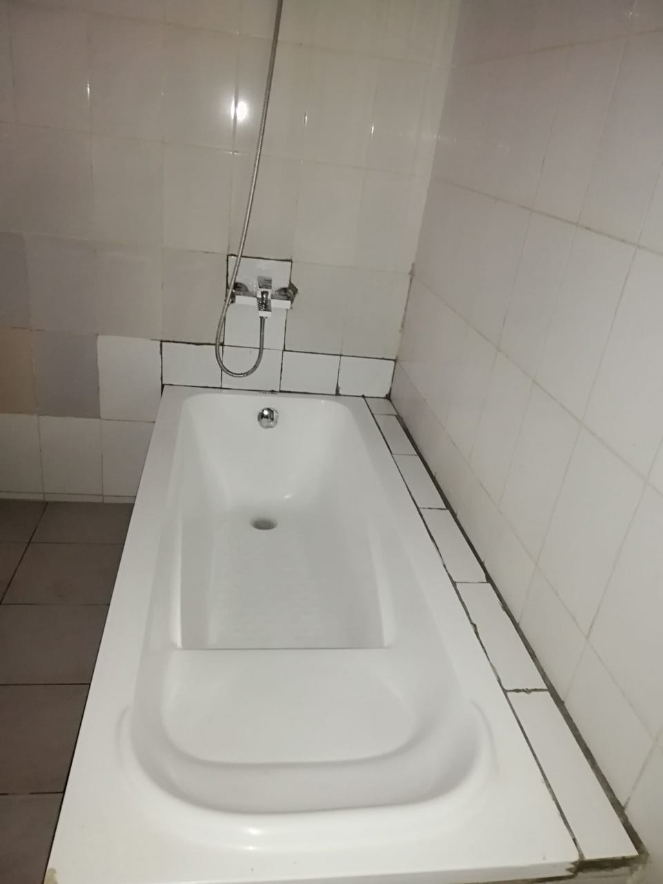 Classic Room | Bathroom | Towels, soap, toilet paper
