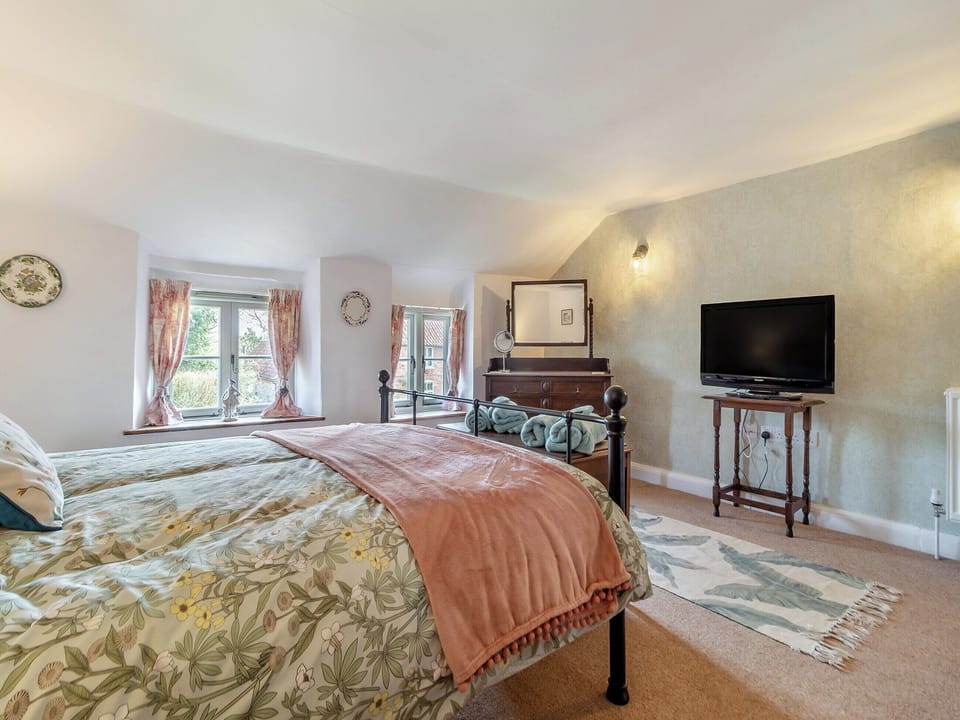 Double bedroom | Vine Cottage - Clevency Cottages, Great Snoring, near Fakenham