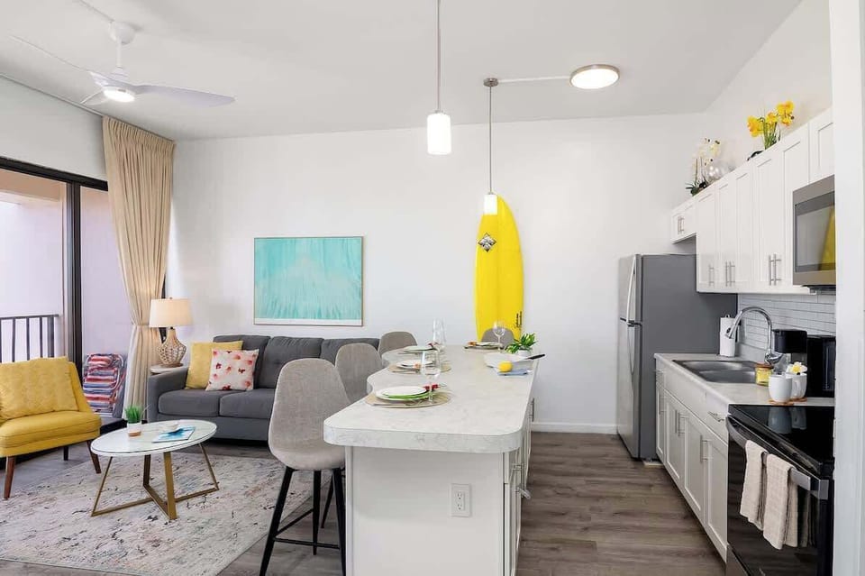 Kitchen countertop with 4 bar chairs