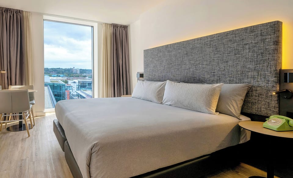 Free minibar, in-room safe, desk, soundproofing