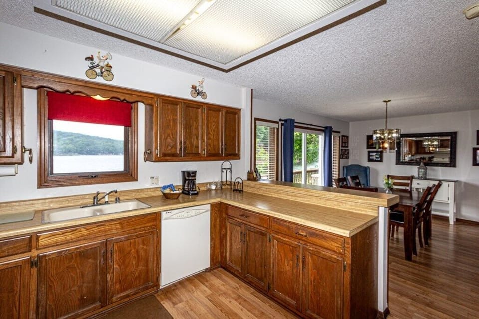 Kitchenwithlakeview