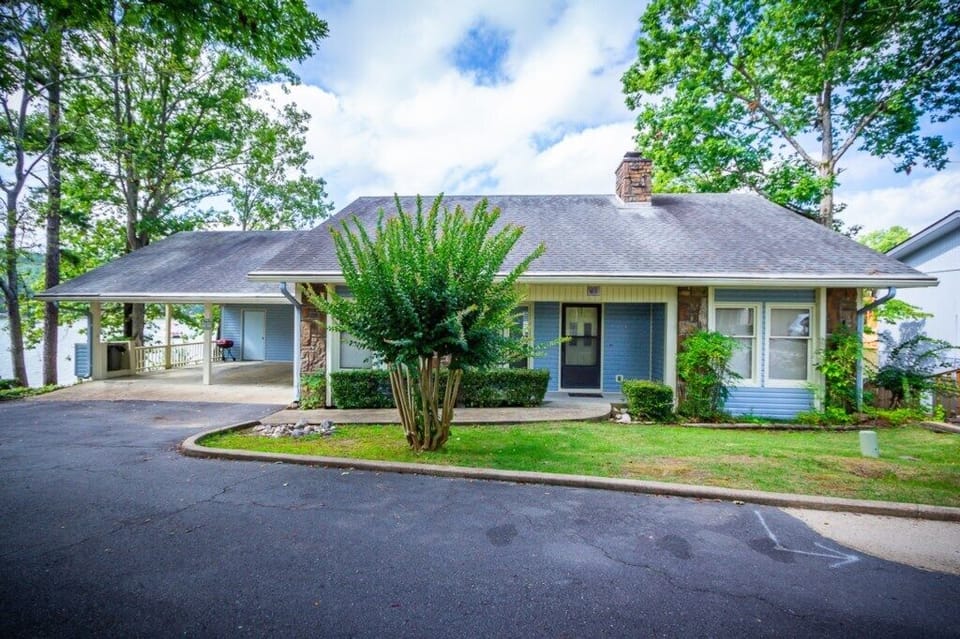 17AldayaLane.Singlefamilyhomewithcarport