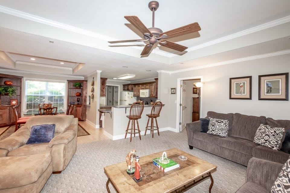 Livingroom,kitchen,diningarea