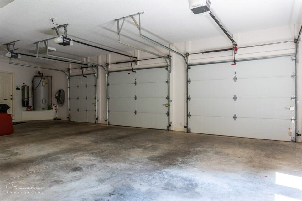 Large,spaciousgarage