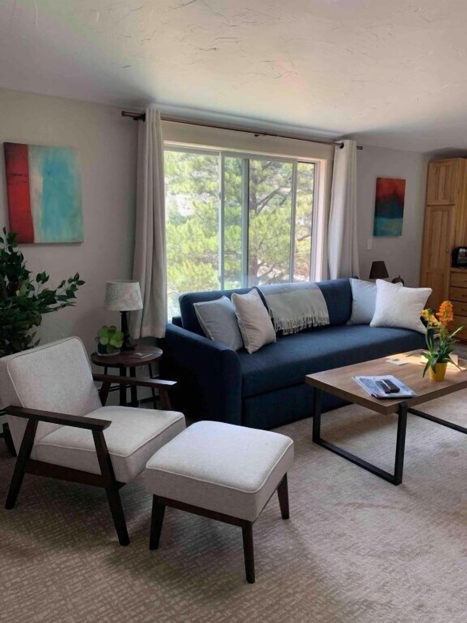 Villa on the Boulevard crystal river villa 8 Living area with brand new pull out Queen bed.