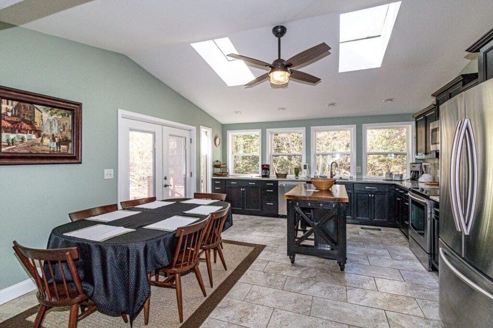 Kitchenanddiningarea