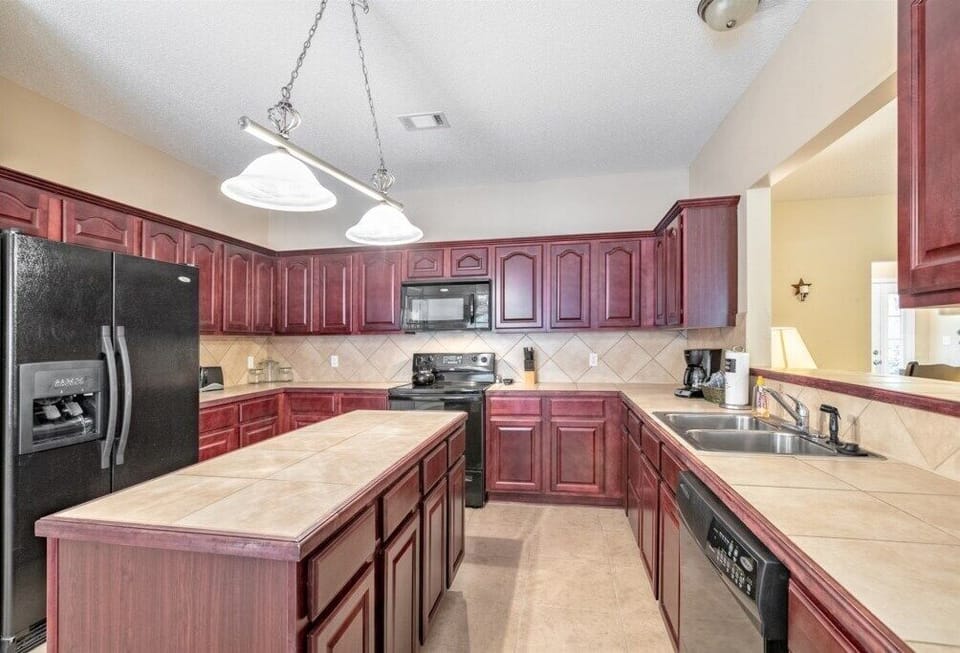 Kitchenwithupdatedappliances