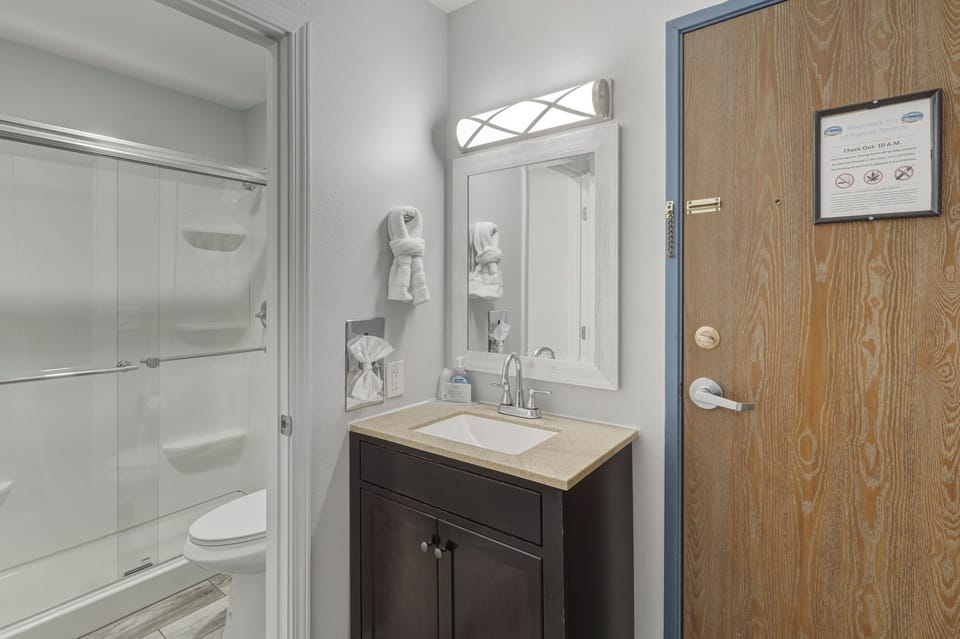 111-115920Riverwalk20Inn